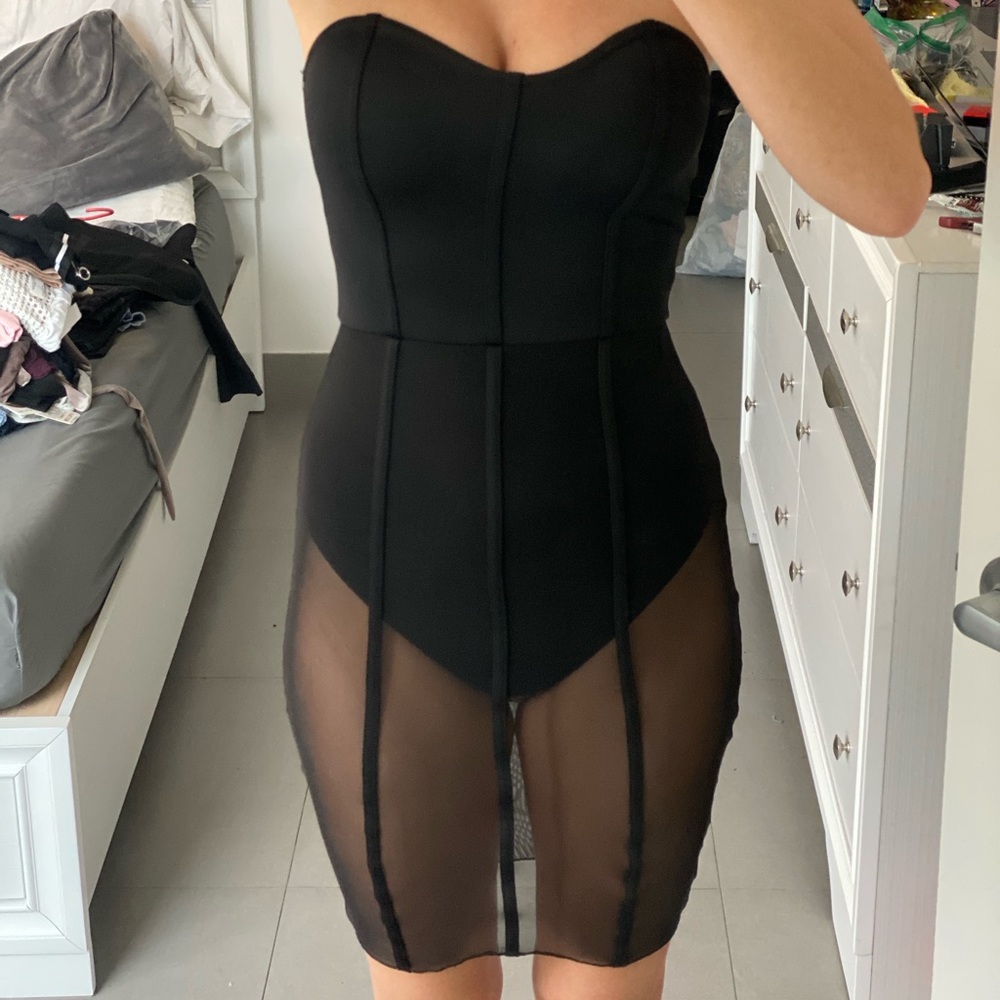 Pretty little thing - mesh dress - small